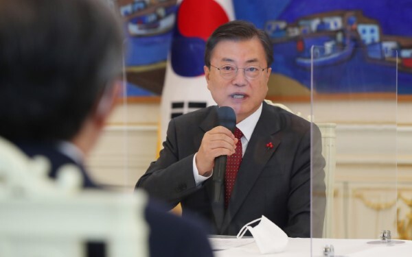 문재인 대통령이 22일 오전 청와대에서 열린 '5부요인 초청 간담회'에서 발언하고 있다. /사진=연합뉴스