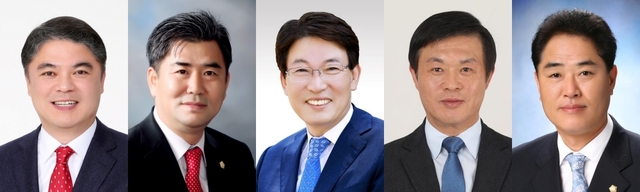 김대중, 김철수, 유진섭, 이학수, 정도진