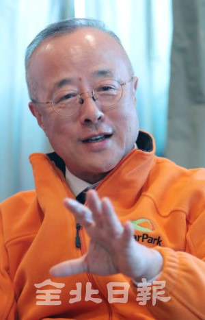 솔라파크 코리아(주) 박현우 대표가 전북일보와의 인터뷰에서 회사 발전 계획에 대해 말하고 있다. /조현욱 기자