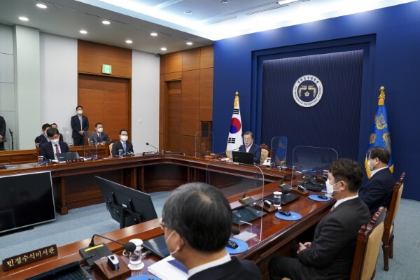 문재인 대통령이 5일 오전 청와대에서 열린 국무회의에서 발언하고 있다.