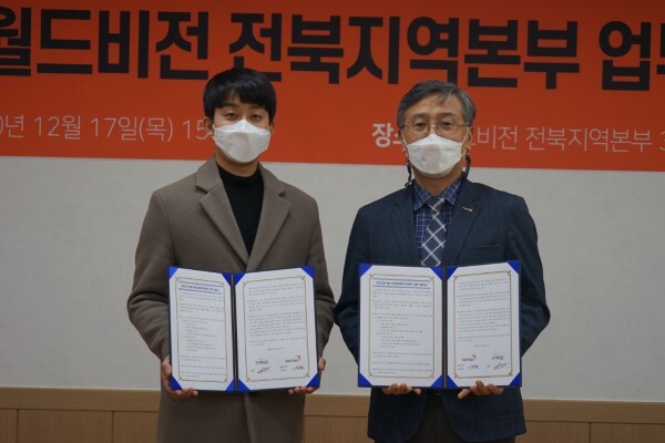 안선우 씨(왼쪽)