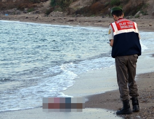 터키 해변에서 익사체로 발견된 세살배기 시리아 난민 아일란 쿠르디