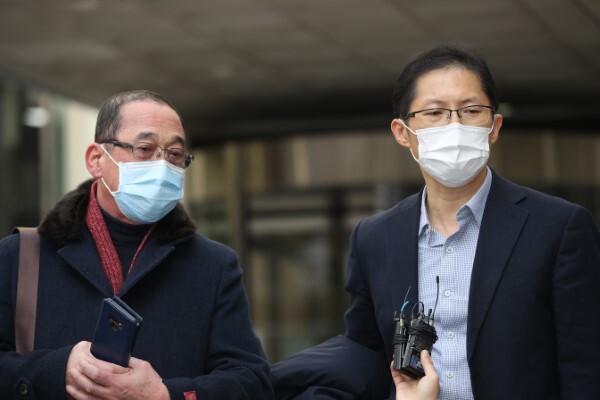 전북 익산에서 발생한 이른바 '약촌 오거리 살인사건' 범인으로 몰려 억울한 옥살이를 했던 최모 씨에 대한 국가의 손해배상 책임을 인정하는 판결이 나왔다. 서울중앙지법 민사합의45부는 13일 최씨가 국가와 당시 사건을 수사한 경찰관·검사를 상대로 낸 소송에서 