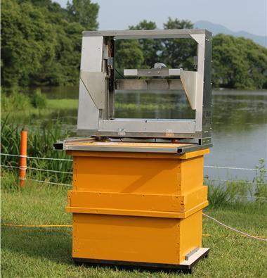 자동 탈봉기 '하이브 컨트롤러'