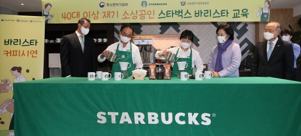 스타벅스 리스타트 지원프로그램 수료식 및 채용식 /사진=연합뉴스