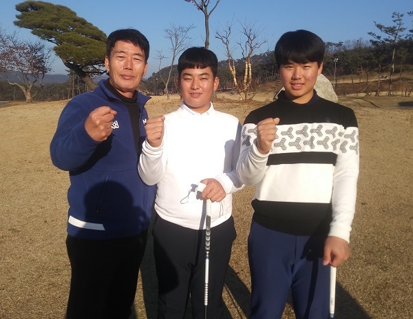 김회철 코치와 김태규, 안해천 골프 선수(왼쪽부터)