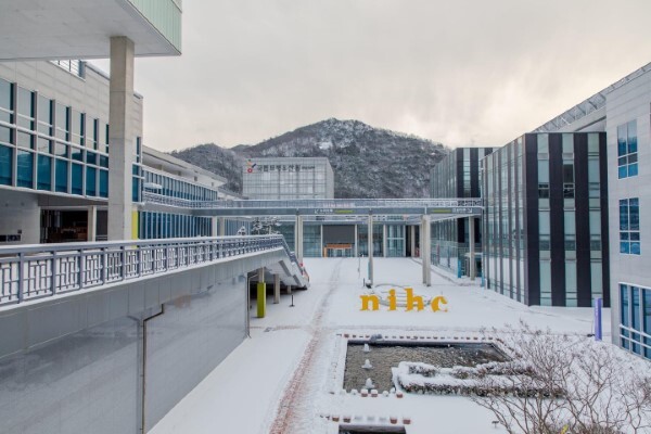 전주시 완산구 국립무형유산원에 눈이 쌓여 있다. /사진제공=국립무형유산원