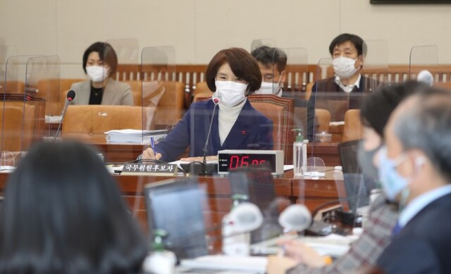 한정애 환경부 장관 후보자가 20일 국회 환경노동위원회에서 열린 인사청문회에서 의원들의 질의에 답하고 있다. /사진=연합뉴스