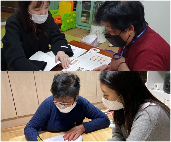 코로나19로 치매환자 관리 환경이 단체 모임에서 개인관리 형식으로 다변화하고 있는 가운데, 전북지역 치매안심센터 인지중재프로그램 담당자가 치매환자 가정을 찾아 1대 1로 활동을 돕고 있다. /사진제공=전북도