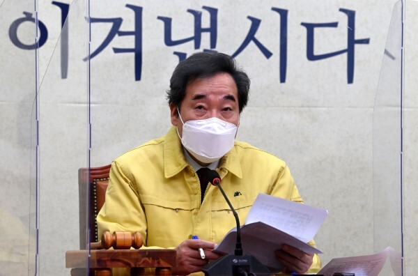 더불어민주당 이낙연 대표가 1일 오전 서울 여의도 국회에서 열린 최고위원회의에서 북한 원전 지원의혹은 사실무근이라고 밝히고 있다. /사진=연합뉴스