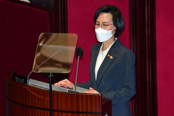 정의당 강은미 원내대표가 4일 국회 본회의에서 비교섭단체 대표연설을 하고 있다. /사진=연합뉴스