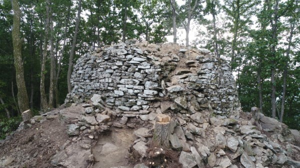 완주 운주면 고당리 숯고개 서쪽 산봉우리에 자리잡은 탄현봉수.