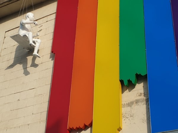 팔복예술공장에 있는 이호철 '페인트 칠하는 사람'