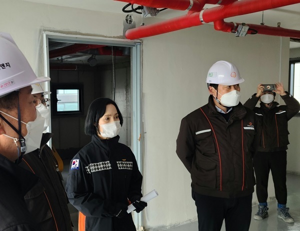 익산시 부송동 주상복합 건축 현장 안전컨설팅 진행 모습. /사진제공=익산소방서