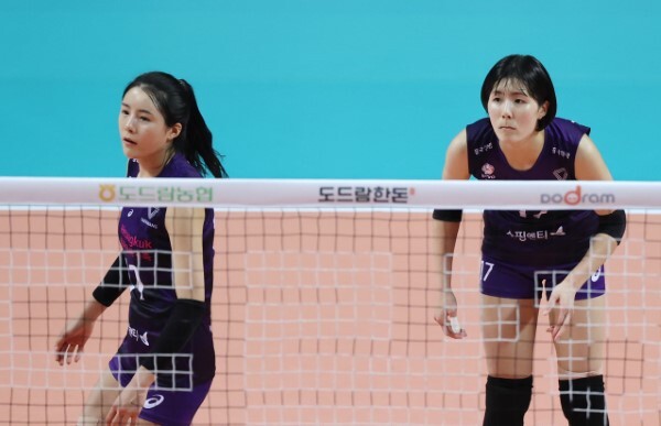 지난해 10월 경기에 출전한 이재영과 이다영(왼쪽). /사진=연합뉴스