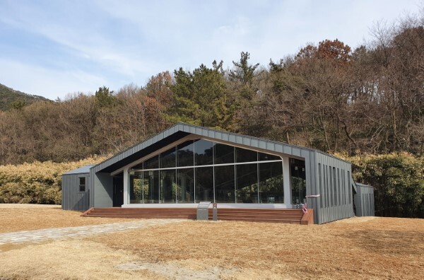 미륵사지 가마터 보호각(정비 후 보호각 모습)