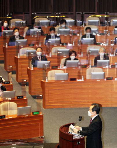 정세균 국무총리가 5일 오전 서울 여의도 국회 본회의에서 4차 재난지원금을 위한 19조5천억 원 규모의 추가경정예산(추경)안 관련 시정연설을 하고 있다. /사진=연합뉴스