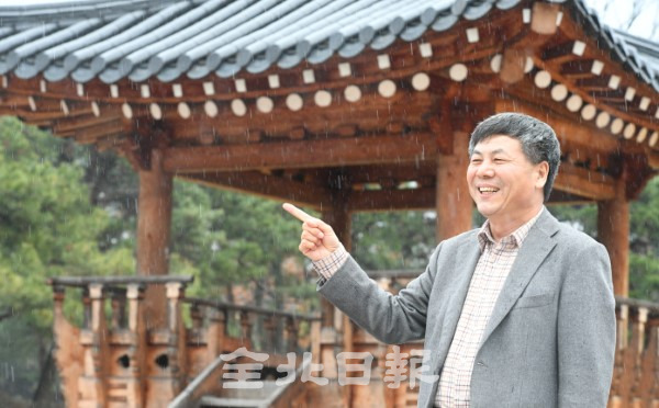 전북대 한옥건축기술종합센터 남해경 센터장이 한옥의 아름다움과 우수성을 알리며 한옥이 나아가야 할 방향을 제시하고 있다. /오세림 기자