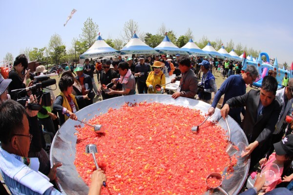 함안 수박 축제 수박화채 나눔 행사.