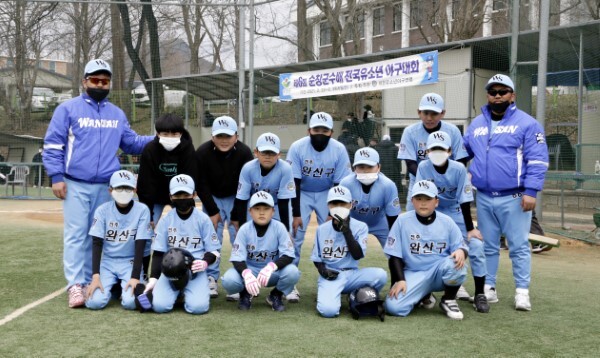 전주 완산구 유소년 야구단 단체사진.