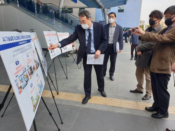 19일 익산역 앞에서 과학기술정보통신부의 ‘AI 기술실증 테스트베드 조성사업’ 현장평가가 진행됐다.