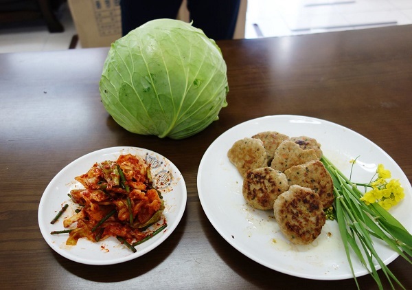 한림농협이 개발한 양배추김치와 떡갈비.