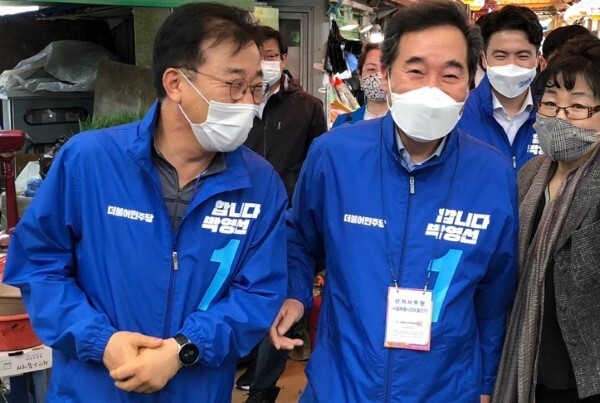 전주갑 김윤덕 의원이 이낙연 더불어민주당 상임선대위원장과 함께 박영선 서울시장 후보 지원 유세를 하고 있다. /사진제공=김윤덕 의원