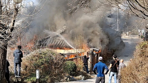 한옥마을 화재진압 사진. /영상 캡쳐본