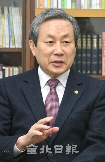 한국 기독교 최대 교단인 대한예수교장로회 총회장으로 당선된 전주동신교회 신정호 목사가 '회복'의 목회철학을 제시하고 있다. /오세림 기자