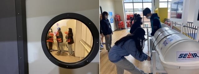 13일 부안 서림고 학생들이 부안 전북학생해양수련원 해양안전체험관 내 선박사고 대응교육실에서 대피훈련을 하고 있다.