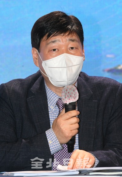 윤동욱 전북도 새만금해양수산국장