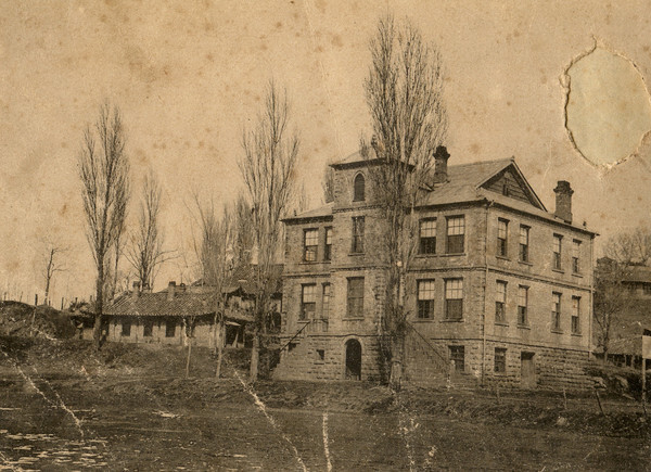 지난 1911년 완공한 군산 영명학교