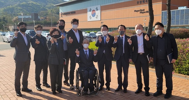 정헌율 익산시장, 왕경배 익산시장애인체육회장 등 관계자들이 지난8일 경기도 이천의 대한장애인체육회 훈련원을 방문해 유치 활동을 펼쳤다.