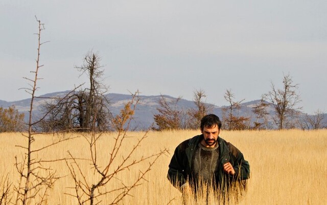 영화 <아버지의 길> 스틸컷. 아이들을 되찾기 위해 길을 나서는 아버지 니콜라. /사진제공=전주국제영화제