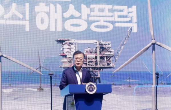 문재인 대통령이 6일 오후 울산광역시 남구 3D프린팅 지식산업센터에서 열린 '울산 부유식 해상풍력 전략 보고'에 참석, 발언하고 있다. /사진=연합뉴스