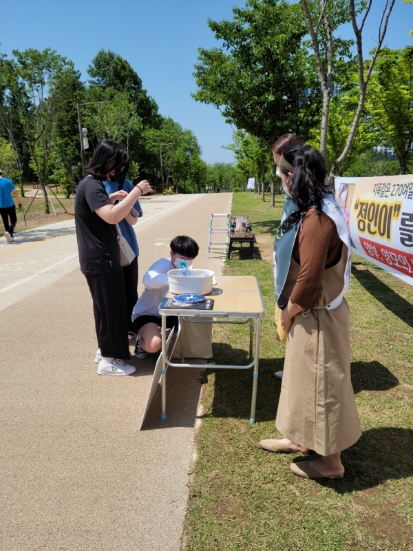 전주 세병호에서 서명운동