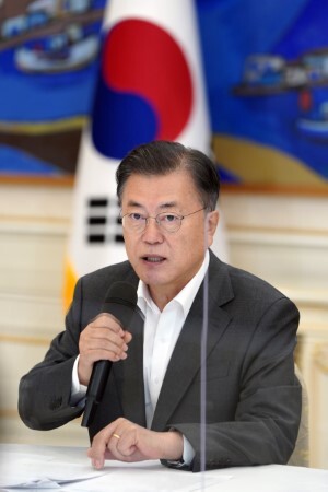 문재인 대통령이 26일 청와대에서 열린 더불어민주당 송영길 대표, 국민의힘 김기현 대표 권한대행, 정의당 여영국 대표, 국민의당 안철수 대표, 열린민주당 최강욱 대표 등 여야 대표 오찬 간담회에서 발언하고 있다. /사진=연합뉴스