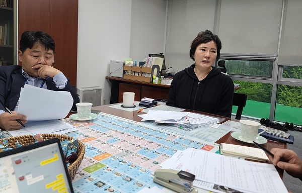 조수진 의원이 전북 국회출입기자단과 간담회를 갖고 자신이 최고위원에 선출되어야하는 당위성을 피력하고 있다.