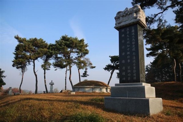 안위 장군 묘소