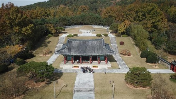 정유재란 때 남원성을 지키다 순절한 민·관·군을 합장한 만인의총