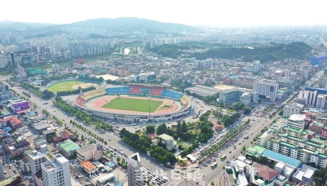 7일 전주종합경기장 야구장은 '전주시립미술관' 건립과 옛 법원부지는 청년창의혁신공간 조성 등이 중앙부처의 승인 등 행정절차에 첫발을 떼면서 가시화되고 있다. 오세림 기자