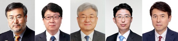 왼쪽부터 송기춘 군사망사고진상규명위원회 위원장, 윤성욱 국무조정실 국무2차장, 이경수 과학기술정보통신부 과학기술혁신본부장, 안성욱 국민권익위원회 부위원장, 최창원 국가공무원인재개발원 원장. /사진=청와대 제공