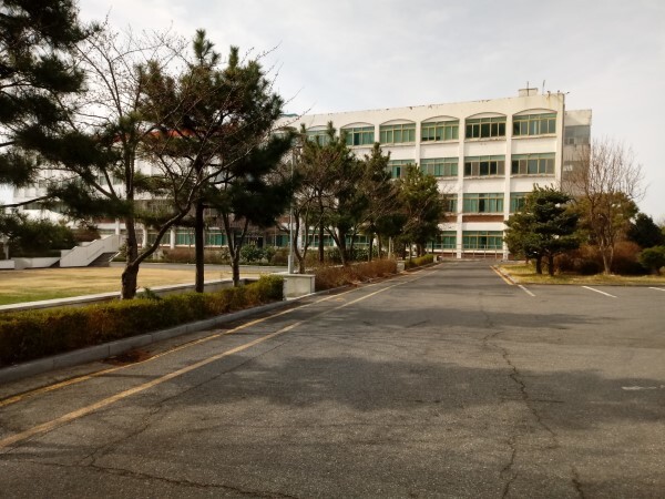 폐교된 군산 서해대학 전경.