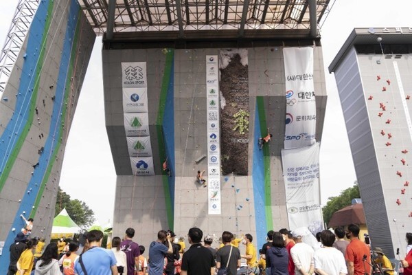 제12회 고미영컵 전국 청소년 스포츠클라이밍 대회(2021 스포츠클라이밍 청소년 국가대표 선발전)가 6월12일~13일 양일간 전북 군산 스포츠클라이밍경기장에서 열렸다. 사진은 대회 현장 모습. (사진 제공 = 대한산악연맹)