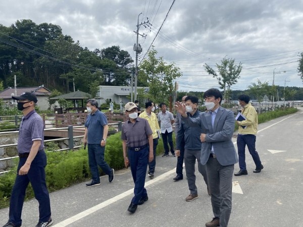 현장심사 하는 모습