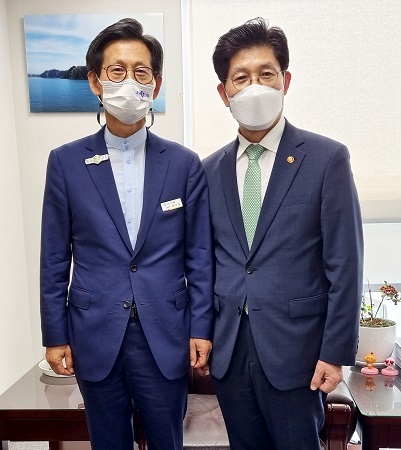 25일 유기상 고창군수가 노형욱 국토교통부 장관을 만나 노을대교 국가계획 반영을 요청했다.