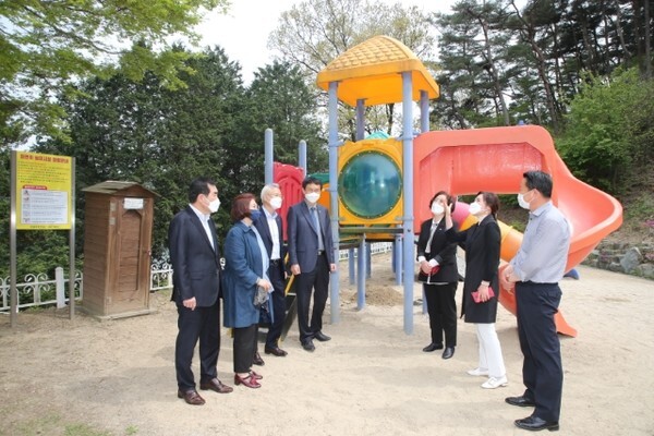 교육위원회, 작은 학교 살리기