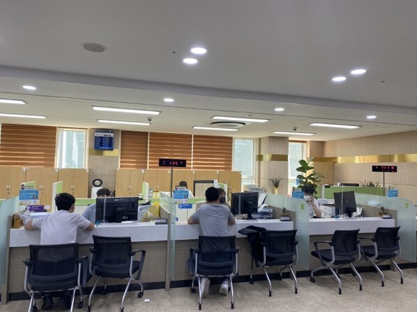 지난달 30일 전주시 전북신용보증재단에서 신용보증지원 상담을 진행되고 있다.