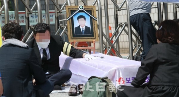 상수관 청소 노동자 유족 /사진 = 조현욱 기자