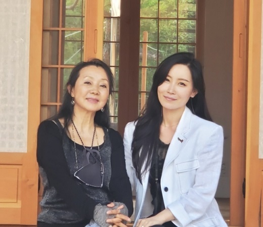 (왼쪽부터) 이영란, 한지원 배우